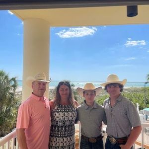 Meet your Posher, Dustin